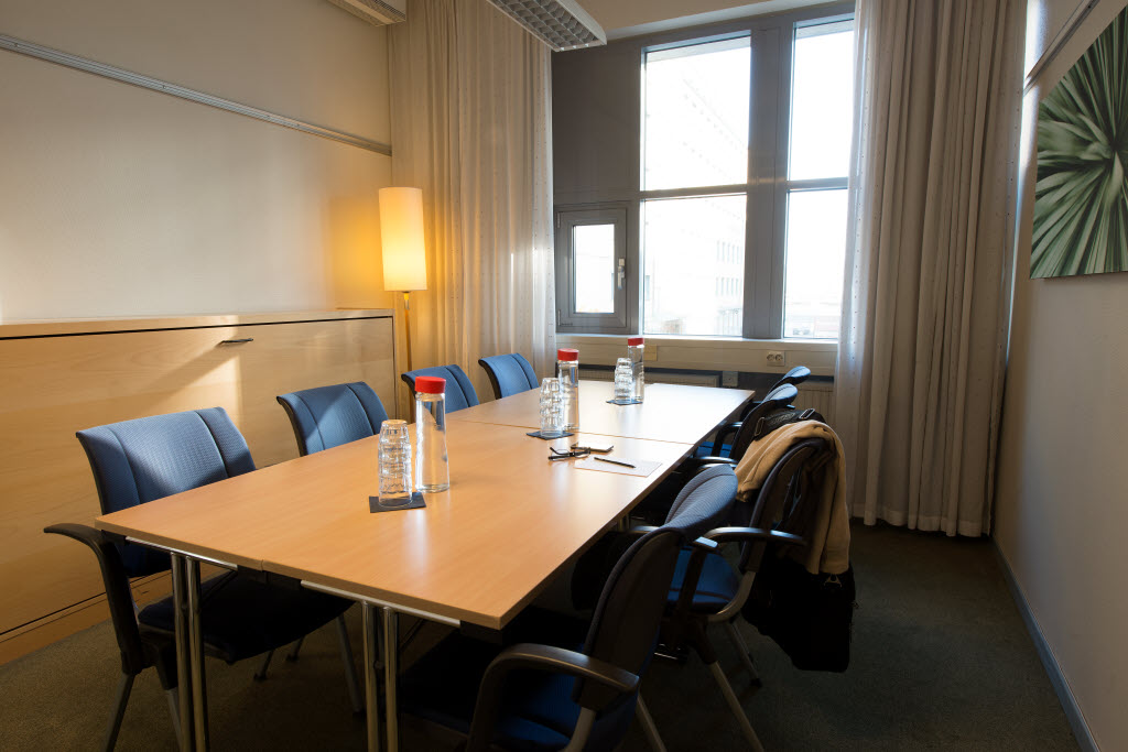 Copyright: Niklas Hagelbeck Scandic-Crown-Conference-Room-Grupprum.jpg